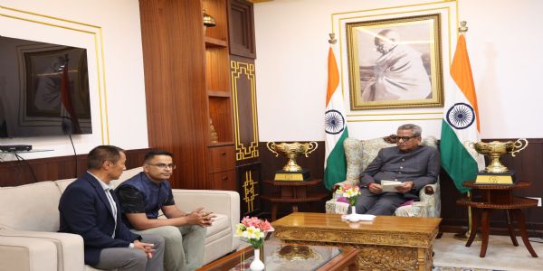 पर्यटन विभागका सचिव राज यादवले राज्यपालसँग शिष्टाचार भेट गरे