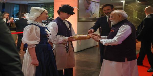 प्रधानमन्त्री मोदीले स्लोभाकियामा अद्वितीय स्वागत परम्पराको प्रशंसा गरे