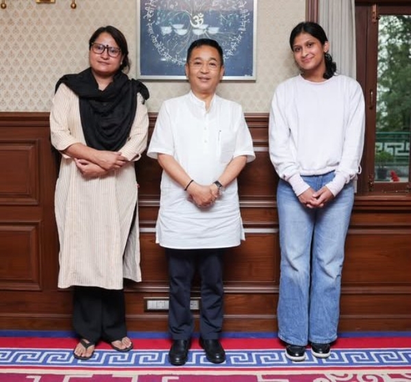 सिक्किमकी छोरी अञ्जली अधिकारीले कमर्शियल पाइलट तालिम पूरा गरिन्, मुख्यमन्त्रीले दिए बधाई सिक्किमकी छोरी अञ्जली अधिकारीले कमर्शियल पाइलट तालिम पूरा गरिन्, मुख्यमन्त्रीले दिए बधाई