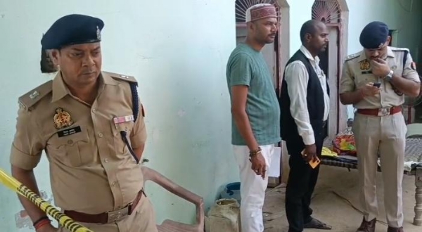 घटनास्थलमा पुगेकाे पुलिस टीमकाे चित्र