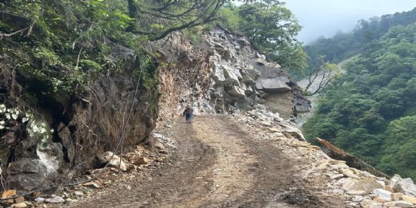 चुङ्थाङका एसडीएमले क्षेत्रमा सम्पर्क पुनर्स्थापना गर्न गरिएका प्रयासहरूको प्रगतिको मूल्याङ्कन गरे