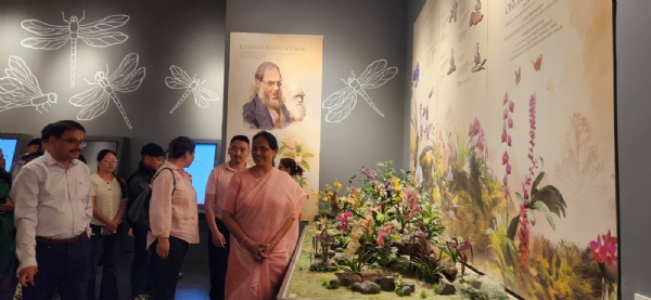 अर्किडेरियम भ्रमण गर्दै केन्द्रिय राज्यमन्त्री शोभा करन्दलाजे अर्किडेरियम भ्रमण गर्दै केन्द्रिय राज्यमन्त्री शोभा करन्दलाजे
