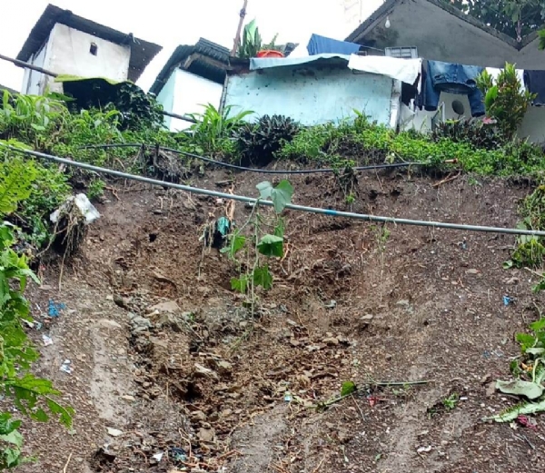 तीनधारे क्षेत्रमा पैह्रोले जनजीवम प्रभावित