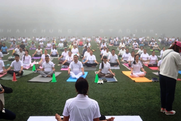 नाम्चीमा विभिन्न गतिविधिहरूका साथ अन्तरराष्ट्रिय योग दिवस पालन