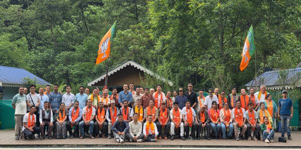 नाम्चेबुङ र रे-मिन्दुका ३९ परिवार भाजपा प्रवेश