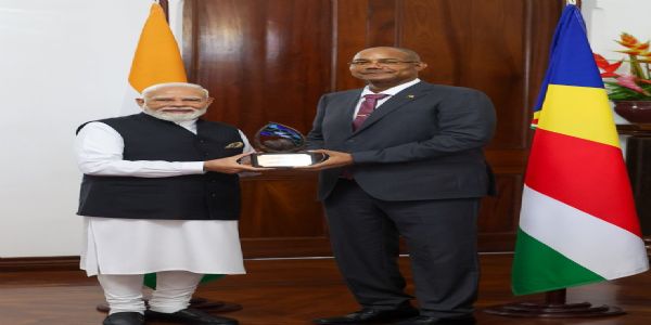 प्रधानमन्त्री मोदीलाई सेशेल्स सरकारले प्रदान गऱ्यो ‘गार्डियन अफ द ब्लू होराइजन’ सम्मान