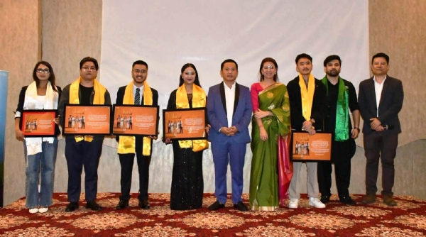 “एह कान्छी” म्युजिक भिडियो भव्य समारोहबीच सार्वजनिक “एह कान्छी” म्युजिक भिडियो भव्य समारोहबीच सार्वजनिक