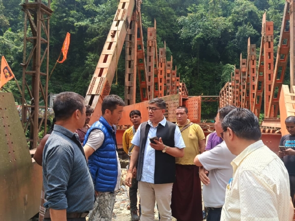 भाजपा अध्यक्षले गरे निर्माणाधीन पुलको भ्रमण भाजपा अध्यक्षले गरे निर्माणाधीन पुलको भ्रमण