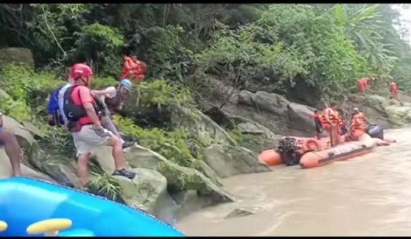 टिस्टा नदीमा चलाइएको खोज एवं उद्धार अभियान। टिस्टा नदीमा चलाइएको खोज एवं उद्धार अभियान।