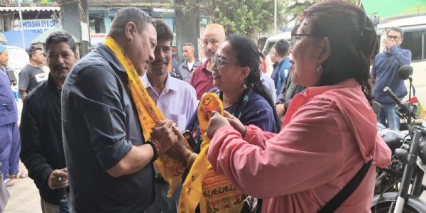 सिलगढ़ीलाई दार्जिलिङ जिल्लाबाट छुट्याउनु नहुने माग गर्दै विधायक नोमन राईलाई ज्ञापन