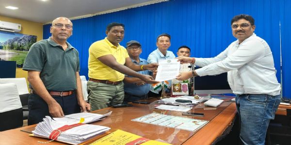 लङ्भ्यु चियाबारीका मालिक विरूद्ध एफआईआर दर्ता गर्नुपर्ने मागमा महकुमा शासक र पीएफ अधिकारीलाई ज्ञापन