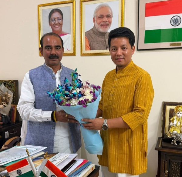 सांसद सुब्बा र केन्द्रिय राज्यमन्त्री अजय टाम्टा सांसद सुब्बा र केन्द्रिय राज्यमन्त्री अजय टाम्टा
