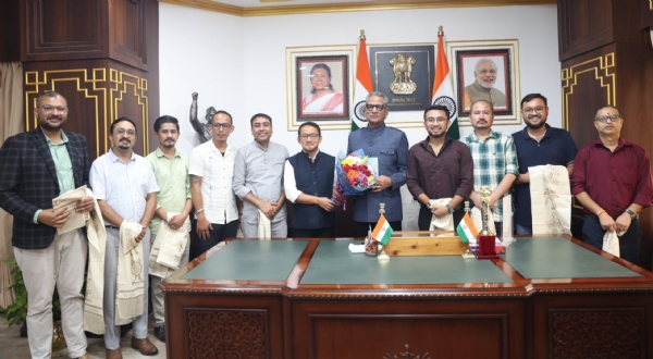पीसीएस टोलीद्वारा राज्यपालसॅंग शिष्टाचार भेट। पीसीएस टोलीद्वारा राज्यपालसॅंग शिष्टाचार भेट।