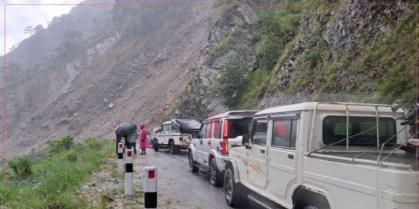 मनसुनजन्य आपदा प्रभावित क्षेत्रमा सवारी सञ्चालनमा रोक