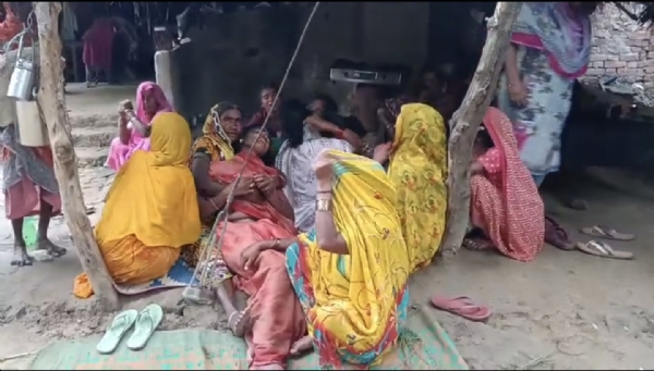 रोते विलखते परिजन रोते विलखते परिजन