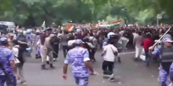 संसदतर्फ मार्च गरिरहेका सीजेपी प्रदर्शनकारीहरूलाई पुलिसले बीचैमा रोक्यो