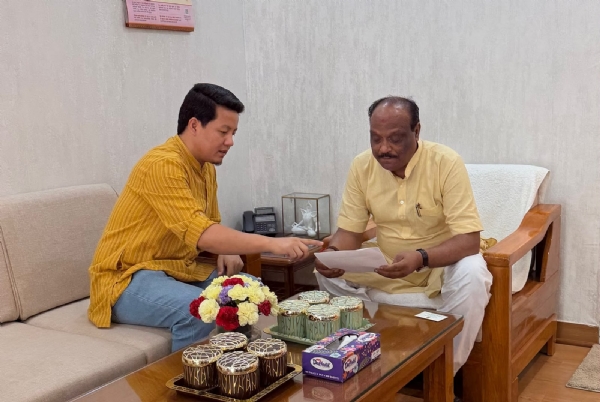 सांसद सुब्बा र केन्द्रिय राज्यमन्त्री दुर्गादास उइके सांसद सुब्बा र केन्द्रिय राज्यमन्त्री दुर्गादास उइके