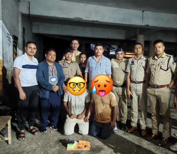 पक्राउ परेका आरोपीहरूसँग पुलिस कर्मीहरु