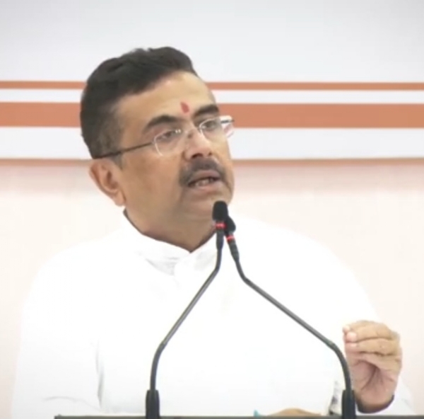 मुख्यमंत्री शुभेंदु अधिकारी की तस्वीर मुख्यमंत्री शुभेंदु अधिकारी की तस्वीर