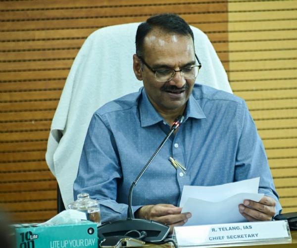 मुख्य सचिव आर. तेलाङ