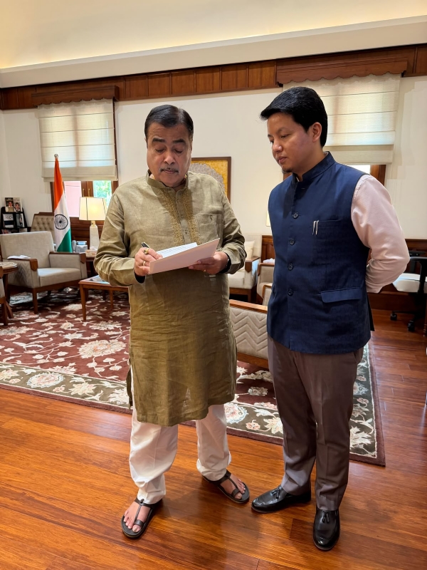 सांसद सुब्बा र केन्द्रिय मन्त्री नितिन गडकरी
