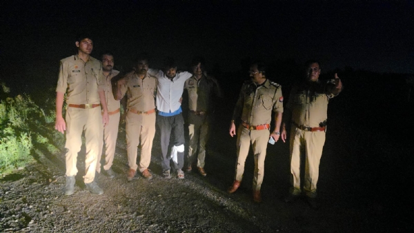 मुठभेड़ के दौरान गिरफ्तार बदमाशों की फोटो