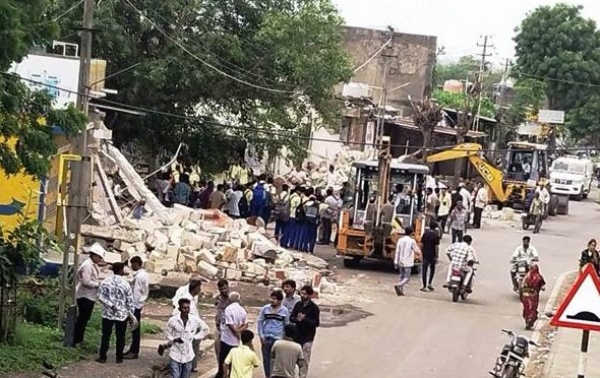 नएचएआई द्वारा राजमार्गों से अतिक्रमण हटाने के अभियान के तहत सोमनाथ–द्वारका मार्ग पर अवैध संरचनाएं हटाई गईं।
