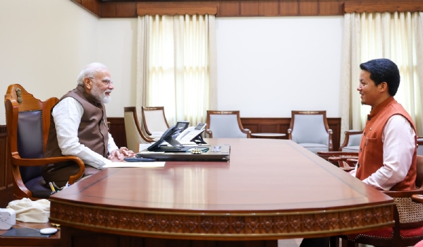 सांसद इन्द्रहाङ सुब्बा र प्रधानमन्त्री नरेन्द्र मोदी।