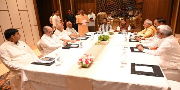 भाजपा अध्यक्ष नितिन नवीनले पार्टीका पूर्व प्रदेश अध्यक्षहरूको साथ गरे बैठक