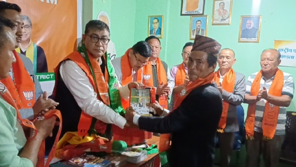 सोरेङ जिल्लाबाट 15 परिवार भाजपामा सामेल