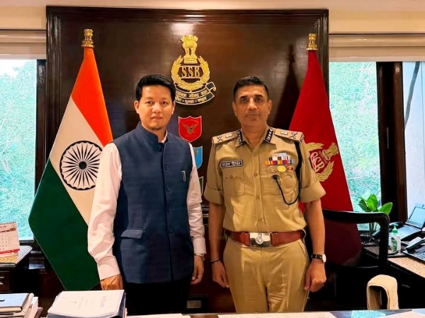 लोकसभा सांसद सुब्बाले एसएसबी महानिर्देशक सिंघलसॅंग गरे भेट लोकसभा सांसद सुब्बाले एसएसबी महानिर्देशक सिंघलसॅंग गरे भेट