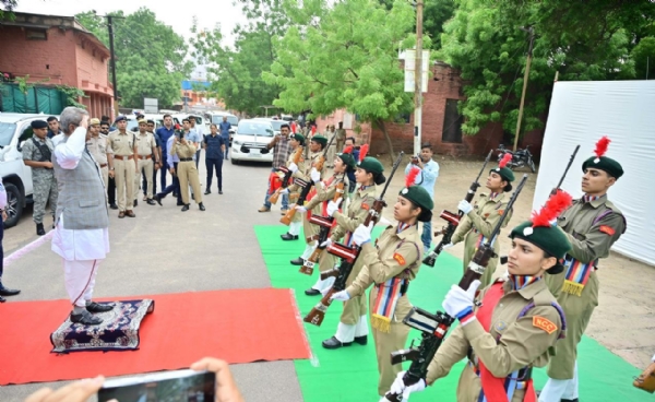 राज्यपाल ओमप्रकाश माथुर आज राजस्थानको जोधपुरस्थित जयनारायण व्यास विश्वविद्यालय परिसरमा आयोजित एक समारोहमा राज्यपाल ओमप्रकाश माथुर आज राजस्थानको जोधपुरस्थित जयनारायण व्यास विश्वविद्यालय परिसरमा आयोजित एक समारोहमा