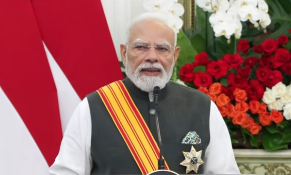 प्रधानमंत्री नरेन्द्र मोदी मंगलवार को जकार्ता में प्रेस वार्ता को संबोधित करते हुए प्रधानमंत्री नरेन्द्र मोदी मंगलवार को जकार्ता में प्रेस वार्ता को संबोधित करते हुए