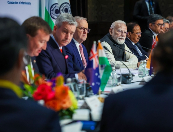 प्रधानमंत्री नरेन्द्र मोदी गुरुवार को मेलबर्न में आयोजित ‘इकोनॉमिक रोडमैप बिजनेस रिसेप्शन’ को संबोधित करते हुए प्रधानमंत्री नरेन्द्र मोदी गुरुवार को मेलबर्न में आयोजित ‘इकोनॉमिक रोडमैप बिजनेस रिसेप्शन’ को संबोधित करते हुए