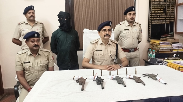 बिजपुर पुलिस द्वारा बरामद अवैध देशी हथियार और कारतूस