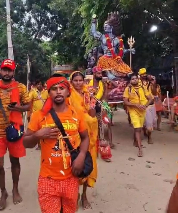 देवघर जाते कांवरिया