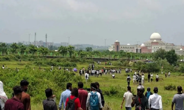 विधानसभा के करीब पहुंचे छात्र
