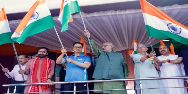 उपराष्ट्रपतिले सांसदहरूको  साथ विशेष बाइक ऱ्यालीलाई देखाए झण्डा