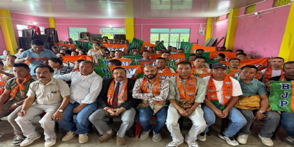 चुनभट्टी क्षेत्रमा 100 जना भाजपामा सामेल