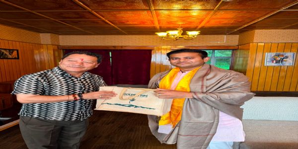 बंगालका कानुन मन्त्रीसित गोजमुमो अध्यक्ष बिमल गुरुङको भेटघाट