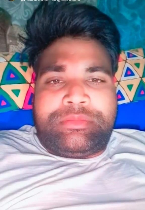 म्रतक  इसरार  का फाइल फोटो