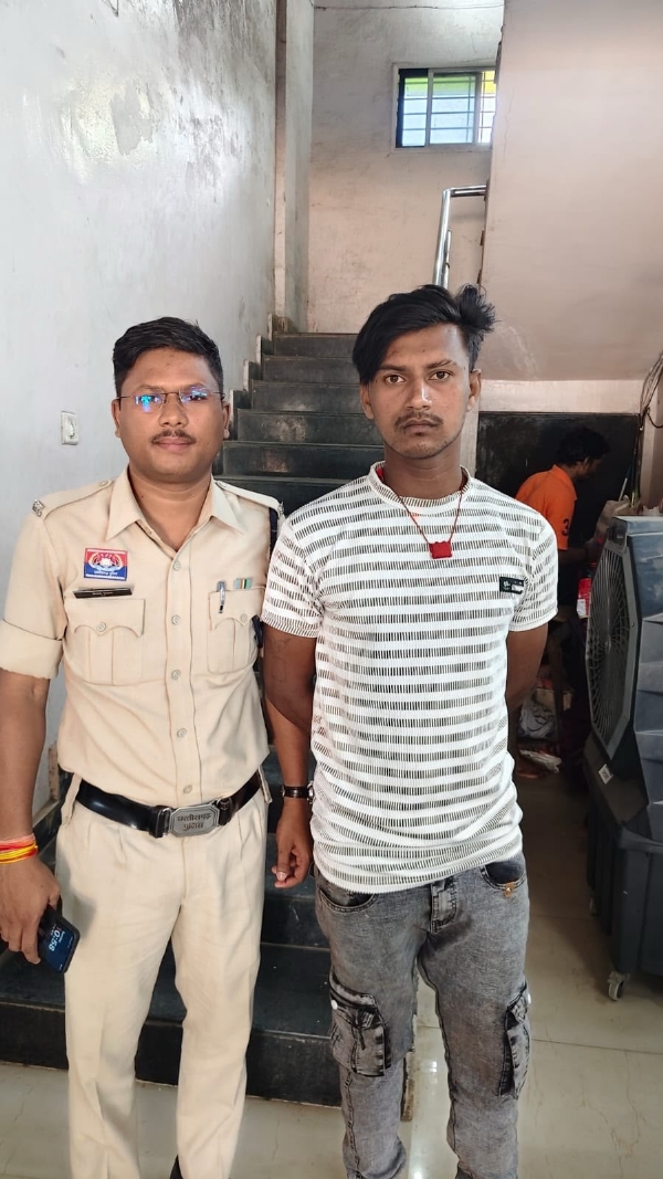 आरोपित गिरफ्तार आरोपित गिरफ्तार