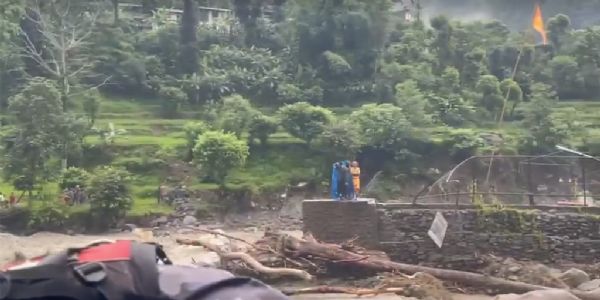 नेपालको कास्की जिल्लामा बाढी, अन्नपूर्णा मन्दिरको आधा भाग र दुई पुल बगायो