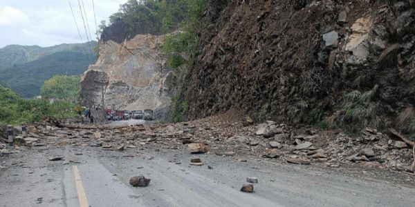नेपालमा वर्षाका कारण अनेक राजमार्ग प्रभावित, मेची र बीपी हाइवे पूर्ण रूपमा बन्द