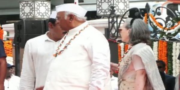 राष्ट्रगानका क्रममा कांग्रेस नेताहरूको अन्तरक्रियामाथि भाजपाको प्रहार