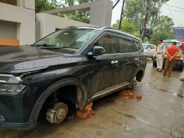 1 फोटो