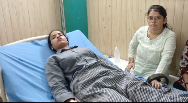 घायल महिला कर्मचारी की फोटो