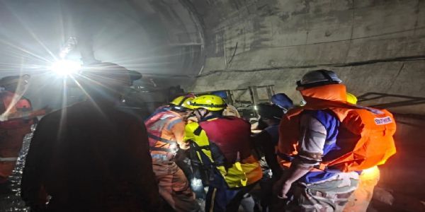 चमोली टनेल दुर्घटनाः पाँच दिनपछि थप एक जना कामदार सकुशल फेला पऱ्यो, एक अझै बेपत्ता