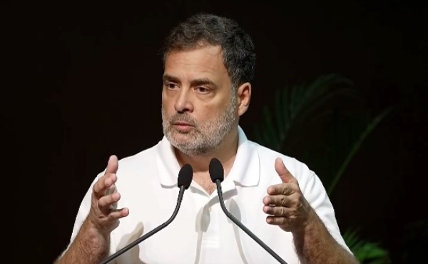 जवाहर भवन, नई दिल्ली में राजीव गांधी की पुण्यतिथि पर आयोजित कार्यक्रम में राहुल गांधी।