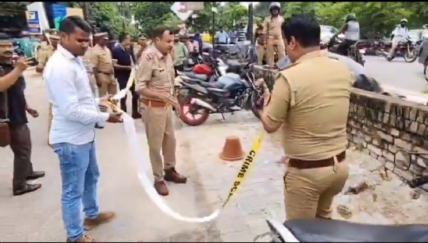 घटना की जांच कर रही पुलिस टीम